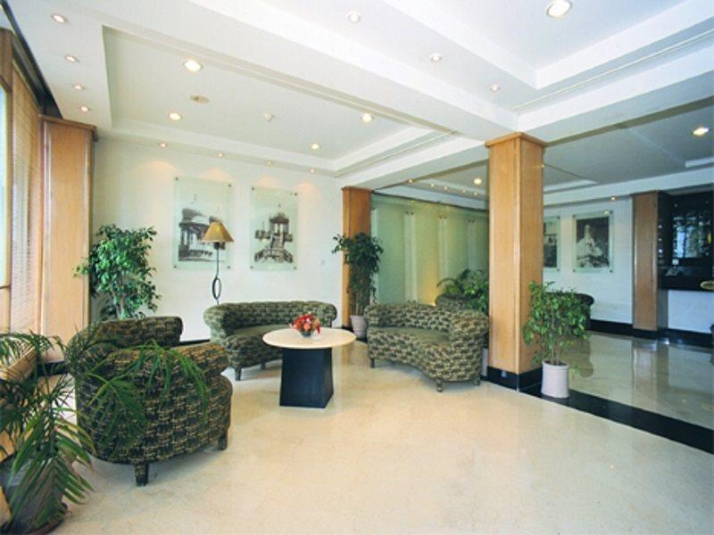 Hotel Crown Plaza Islamabad Exterior photo