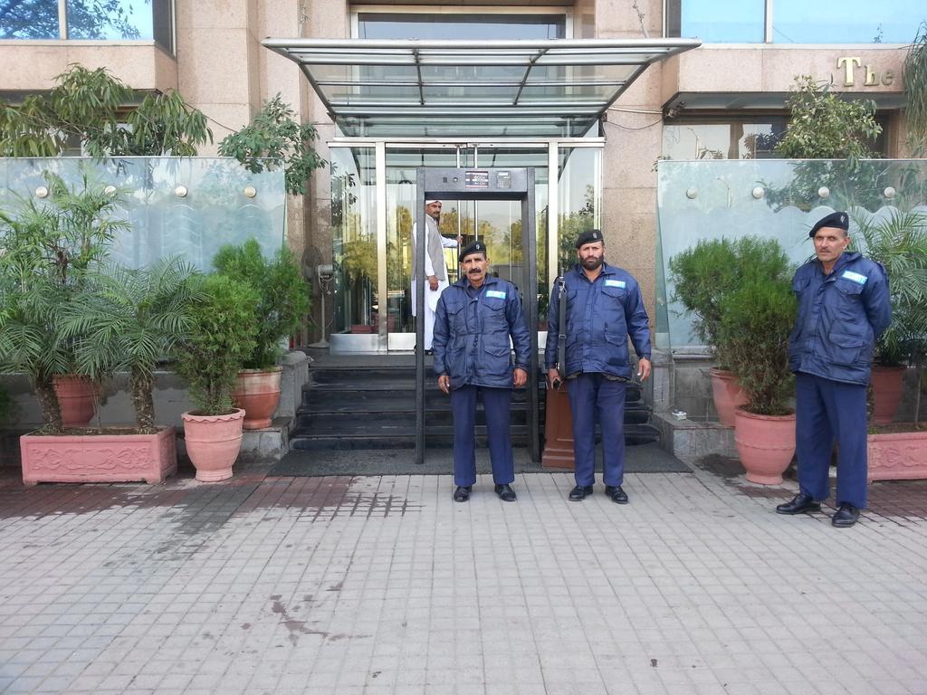 Hotel Crown Plaza Islamabad Exterior photo