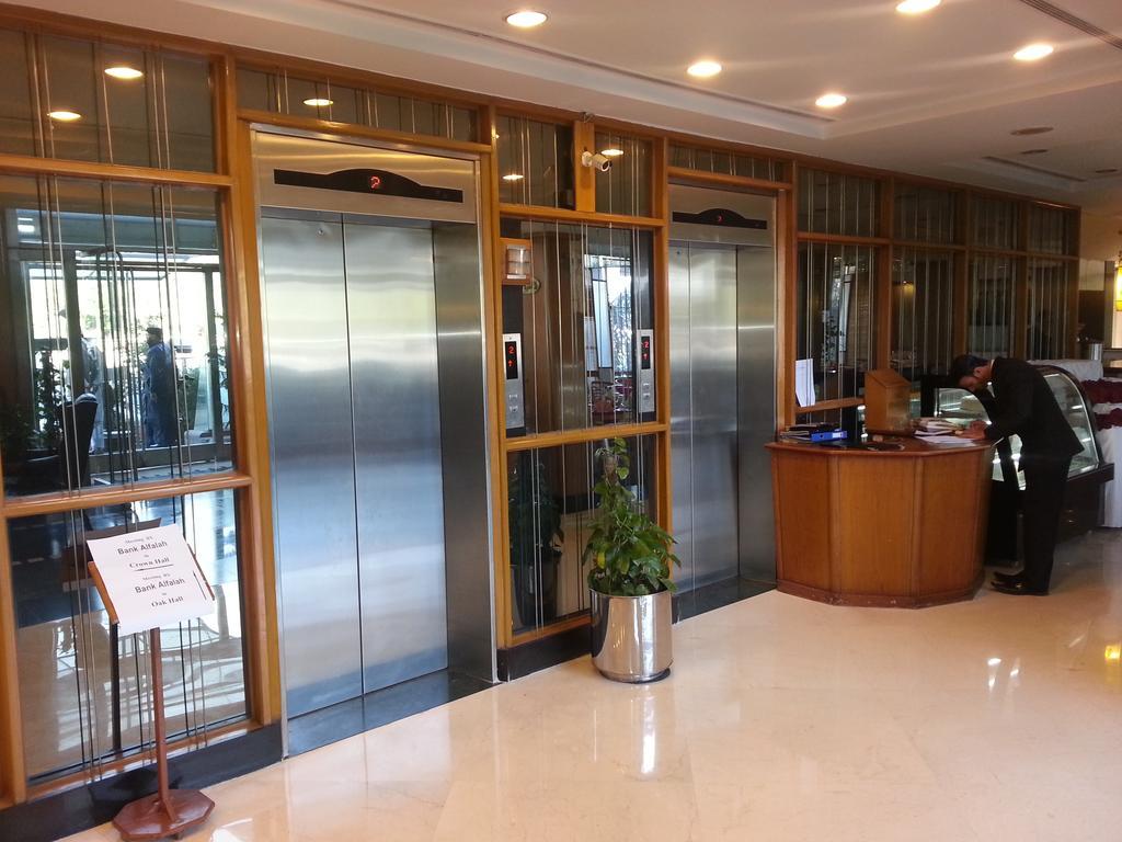 Hotel Crown Plaza Islamabad Exterior photo