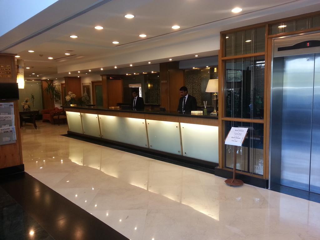 Hotel Crown Plaza Islamabad Exterior photo